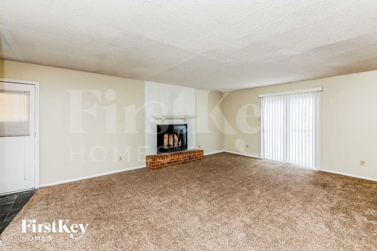 4270 Cary Hill Dr - Photo 4 of 16