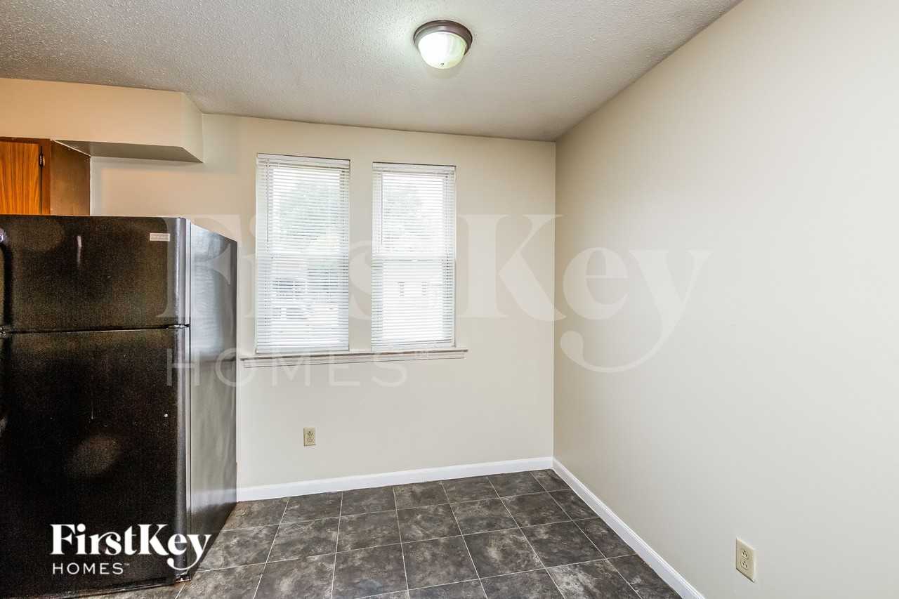 4270 Cary Hill Dr - Photo 6 of 16