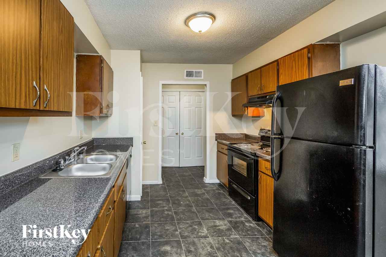 4270 Cary Hill Dr - Photo 7 of 16