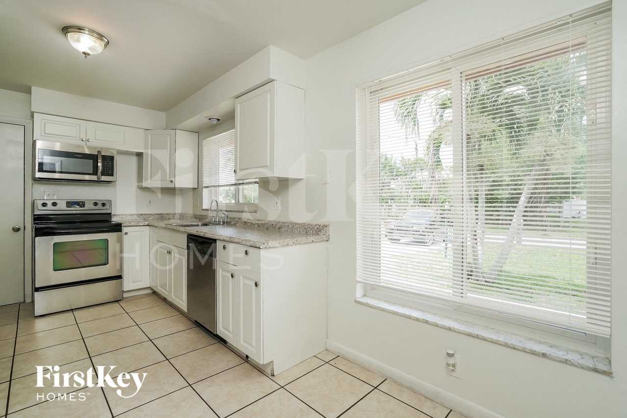 4108 Se 10th Ct - Photo 6 of 15