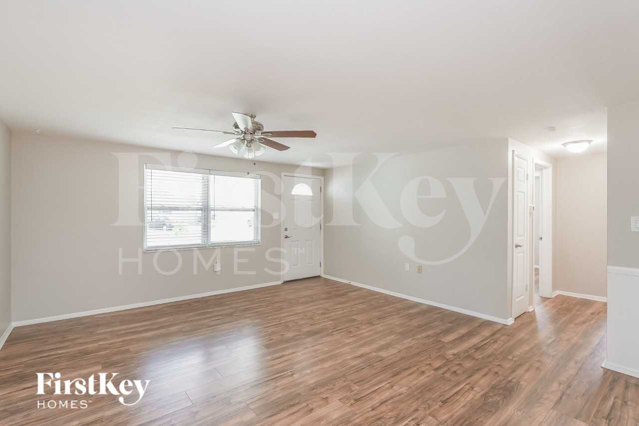 3530 Brompton Dr - Photo 3 of 16