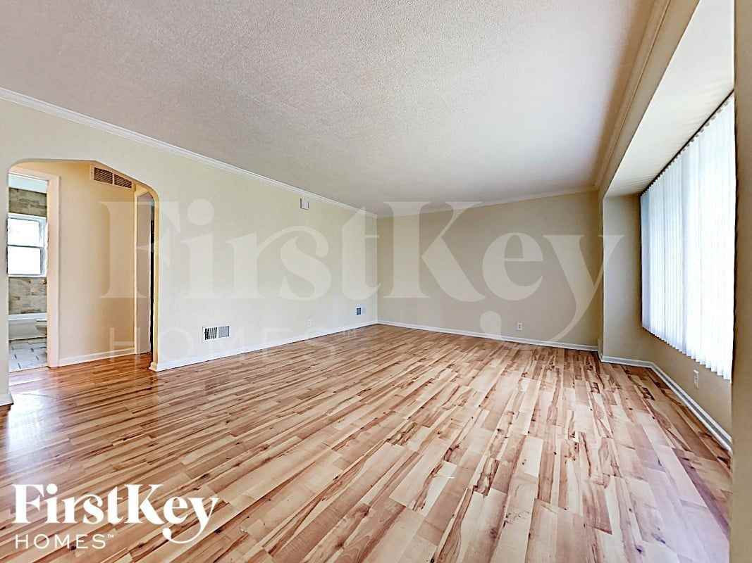 3529 212th Pl - Photo 2 of 18