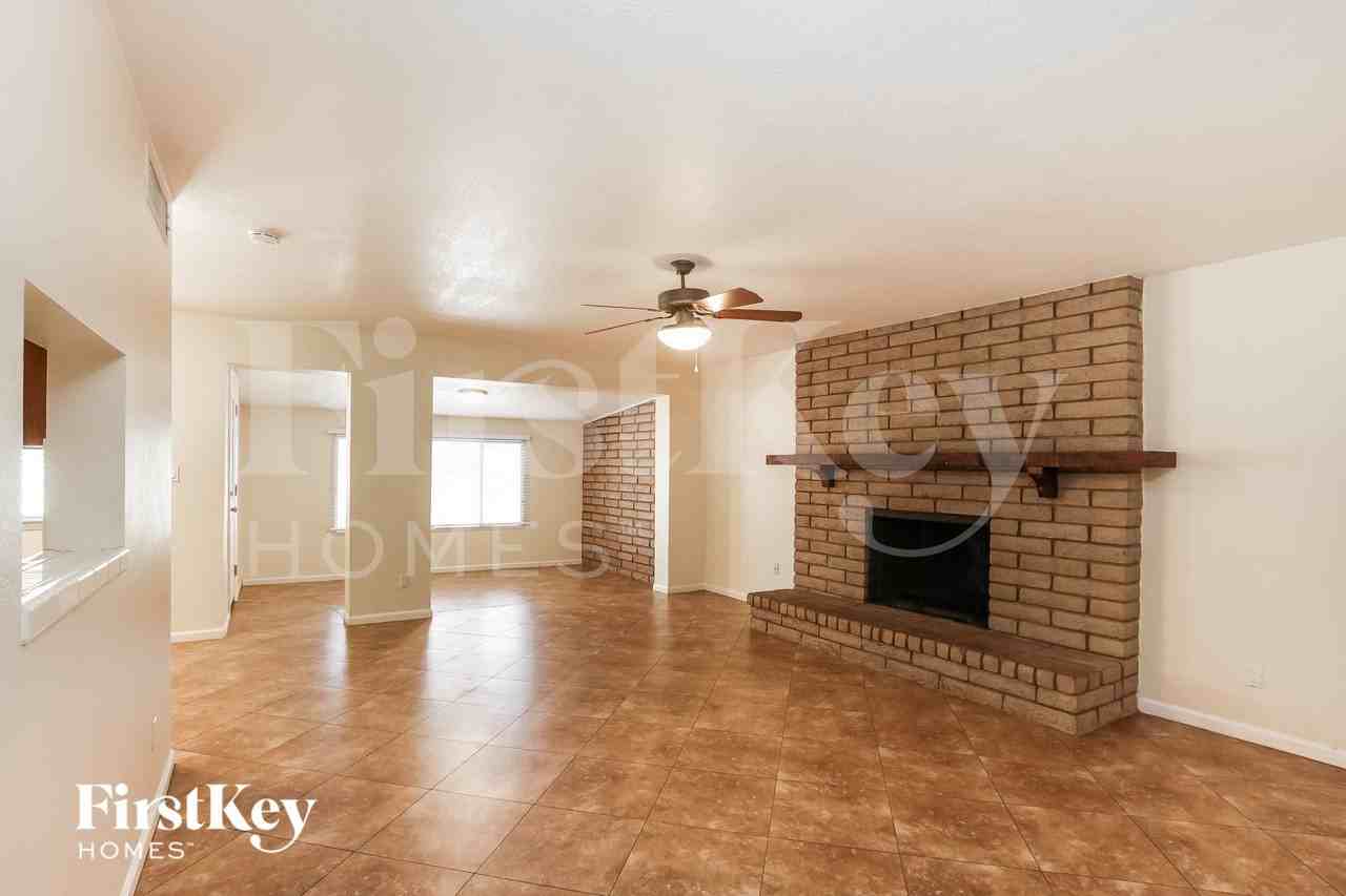 3012 S Evergreen Rd - Photo 4 of 15