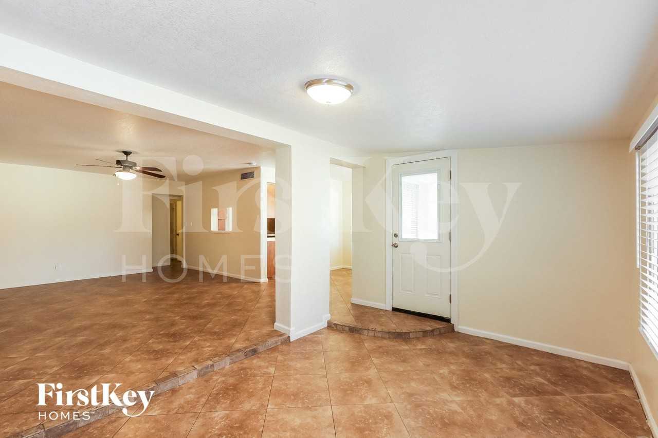 3012 S Evergreen Rd - Photo 7 of 15