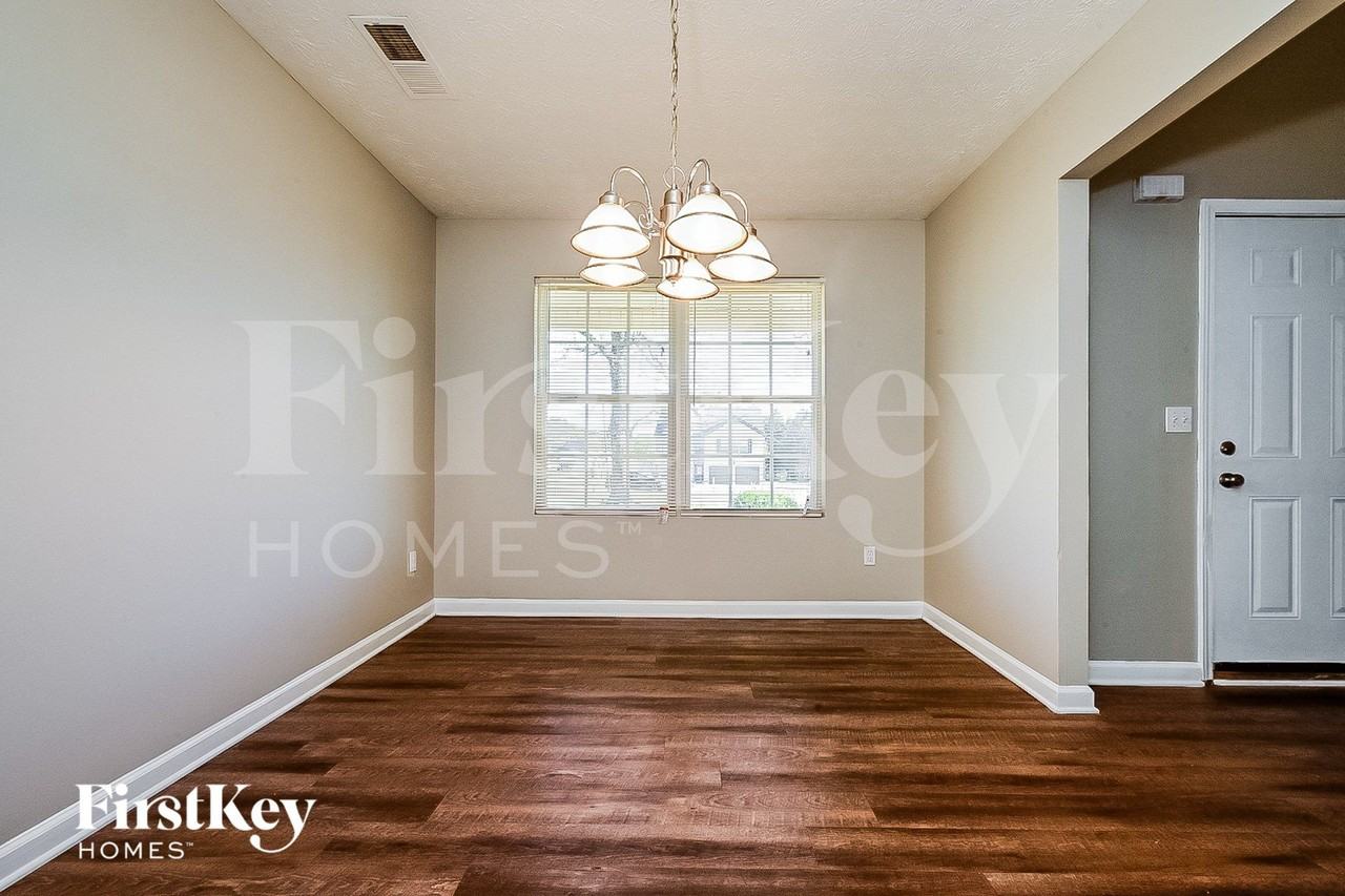 1235 Mills Cove Dr - Photo 3 of 14