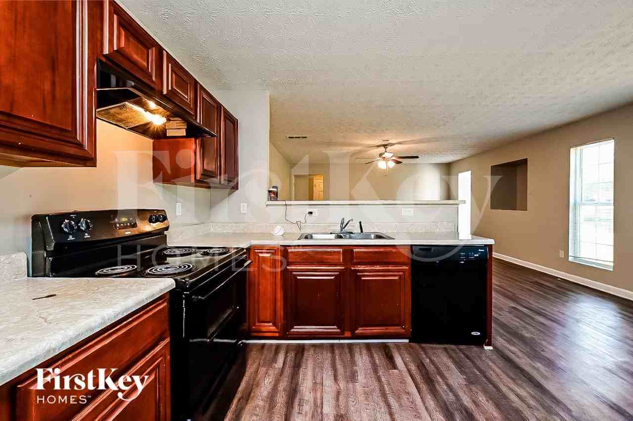 1235 Mills Cove Dr - Photo 5 of 14