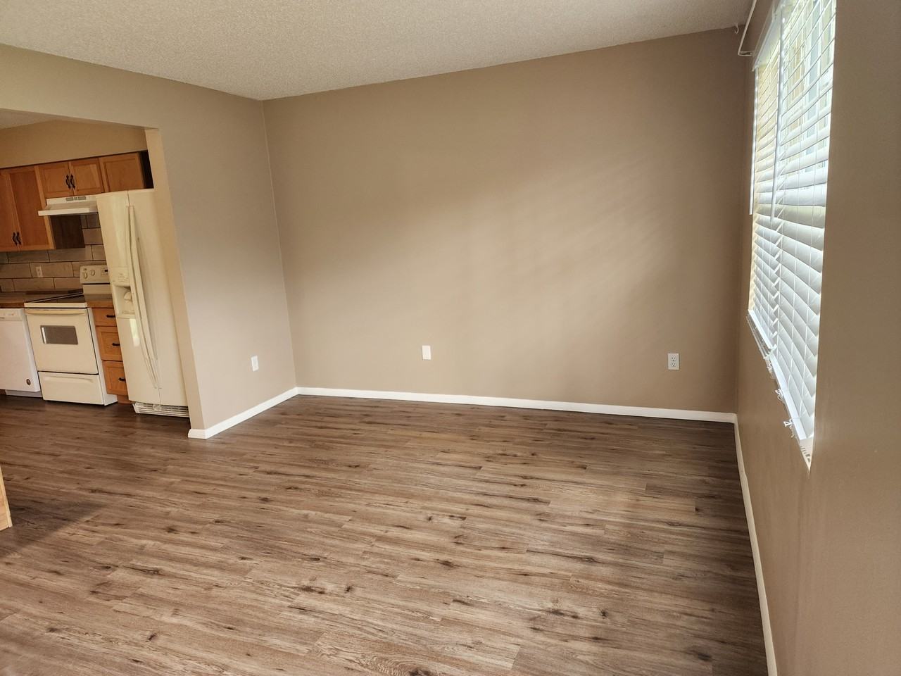 3271 S Alabama Ave - Photo 4 of 14