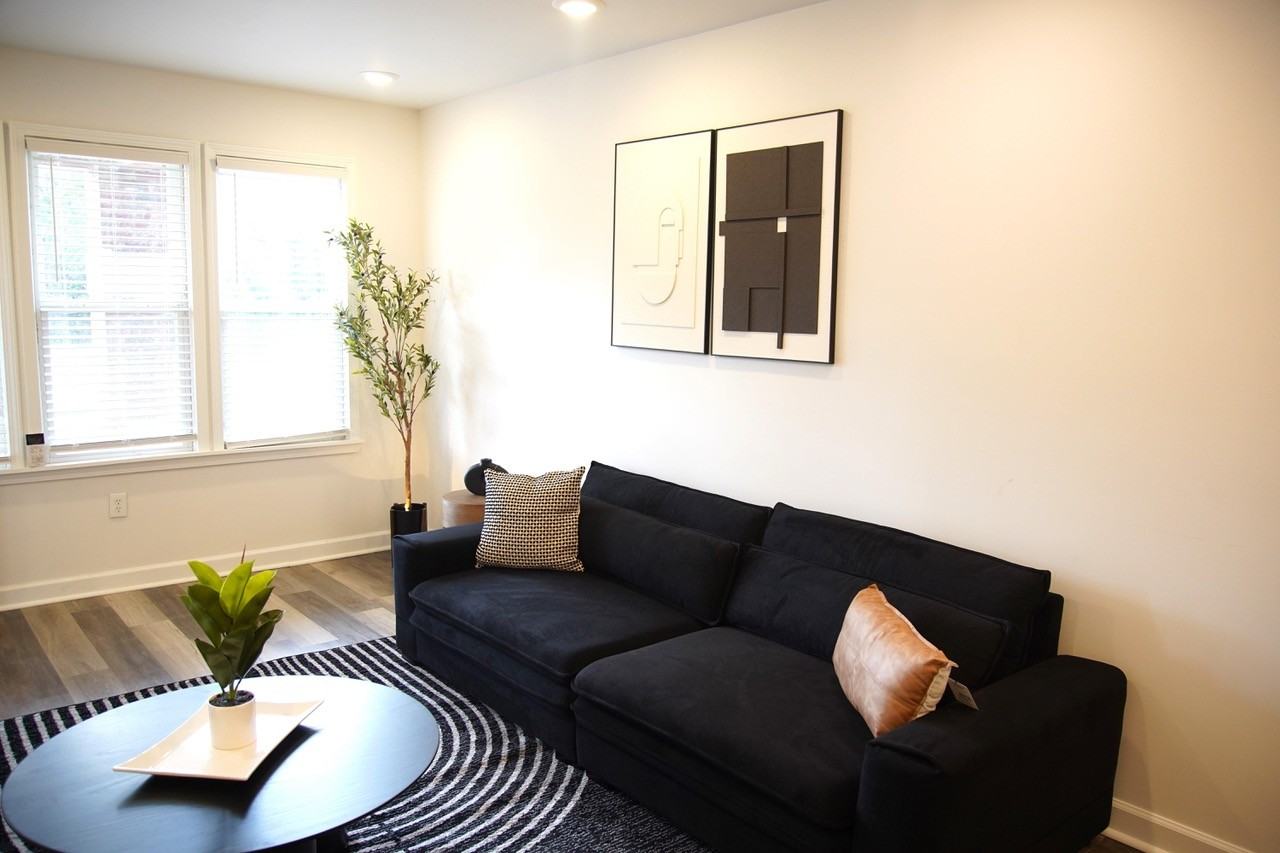 1664 Blaine St - Photo 2 of 15