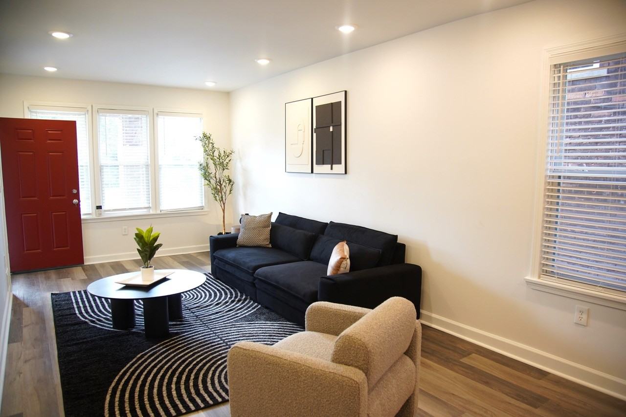 1664 Blaine St - Photo 3 of 15