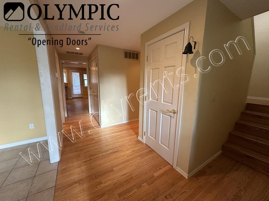 3902 Hillview Ct Nw - Photo 3 of 22