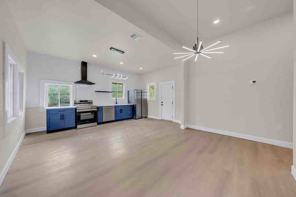 530 E Carson St - Photo 3 of 16