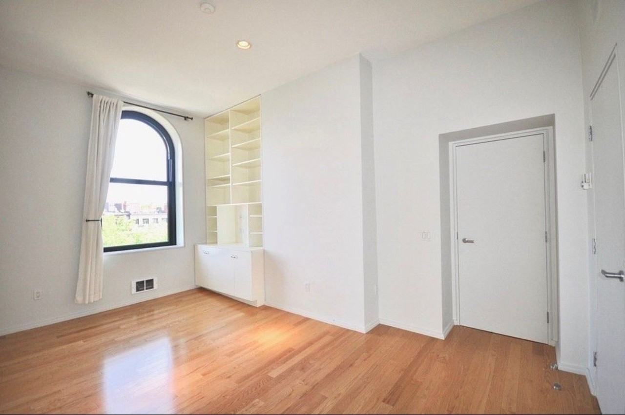 160 Commonwealth Ave - Photo 5 of 7