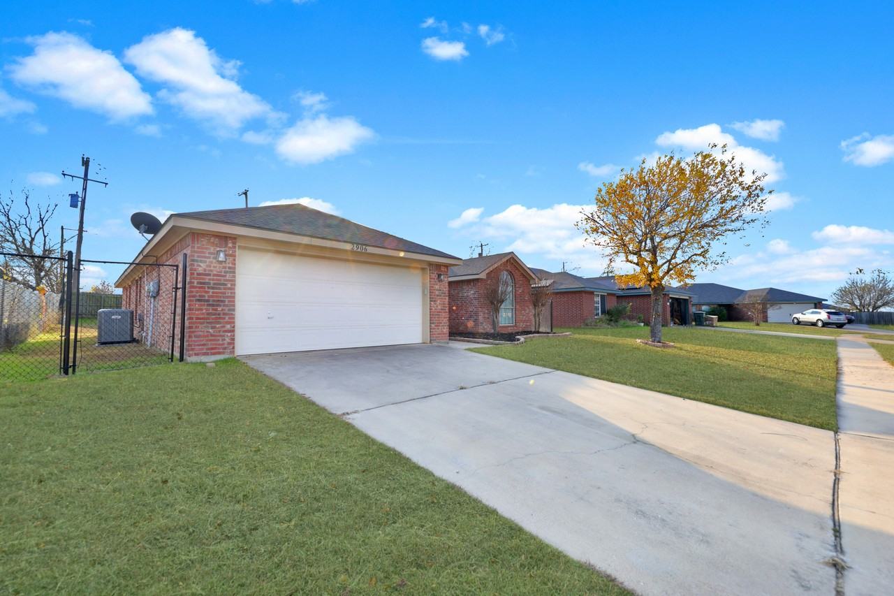 2906 Maria Dr - Photo 2 of 18