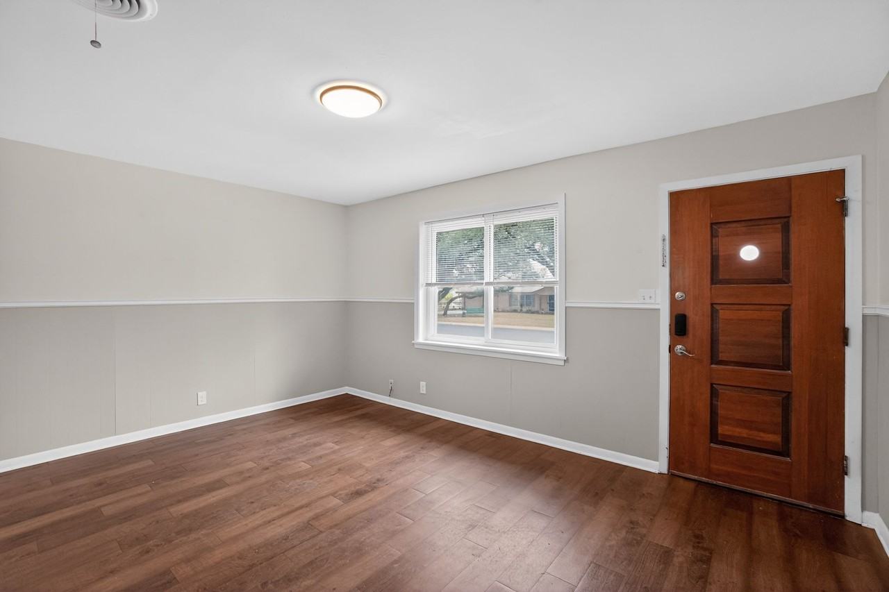 105 Shannon Ln - Photo 2 of 15