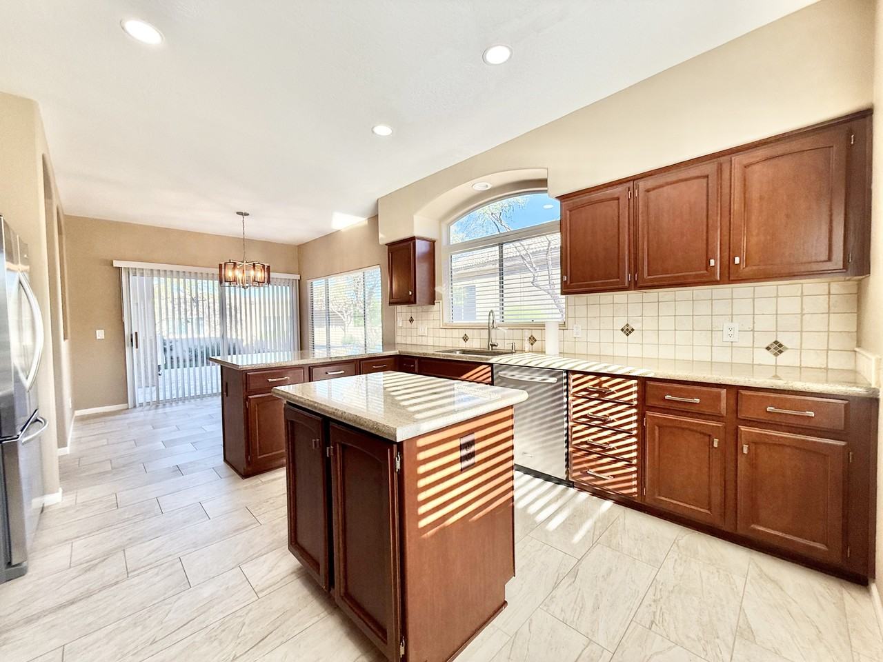 4742 E Eden Dr - Photo 7 of 23