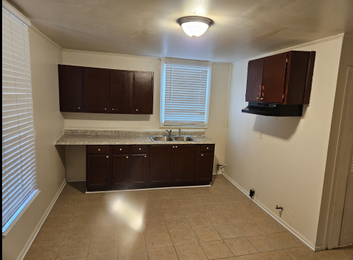 1103 Truitt Ave - Photo 2 of 4