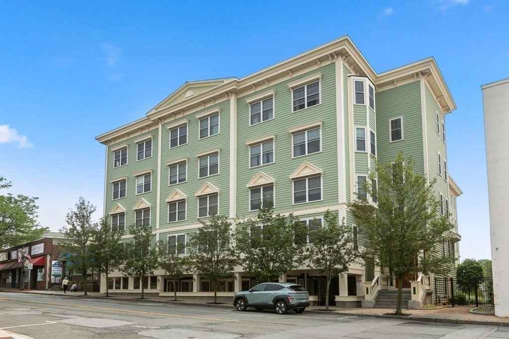 426 Main St - Photo 2 of 13