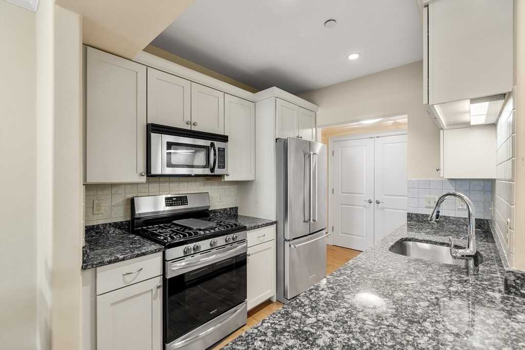 426 Main St - Photo 3 of 13