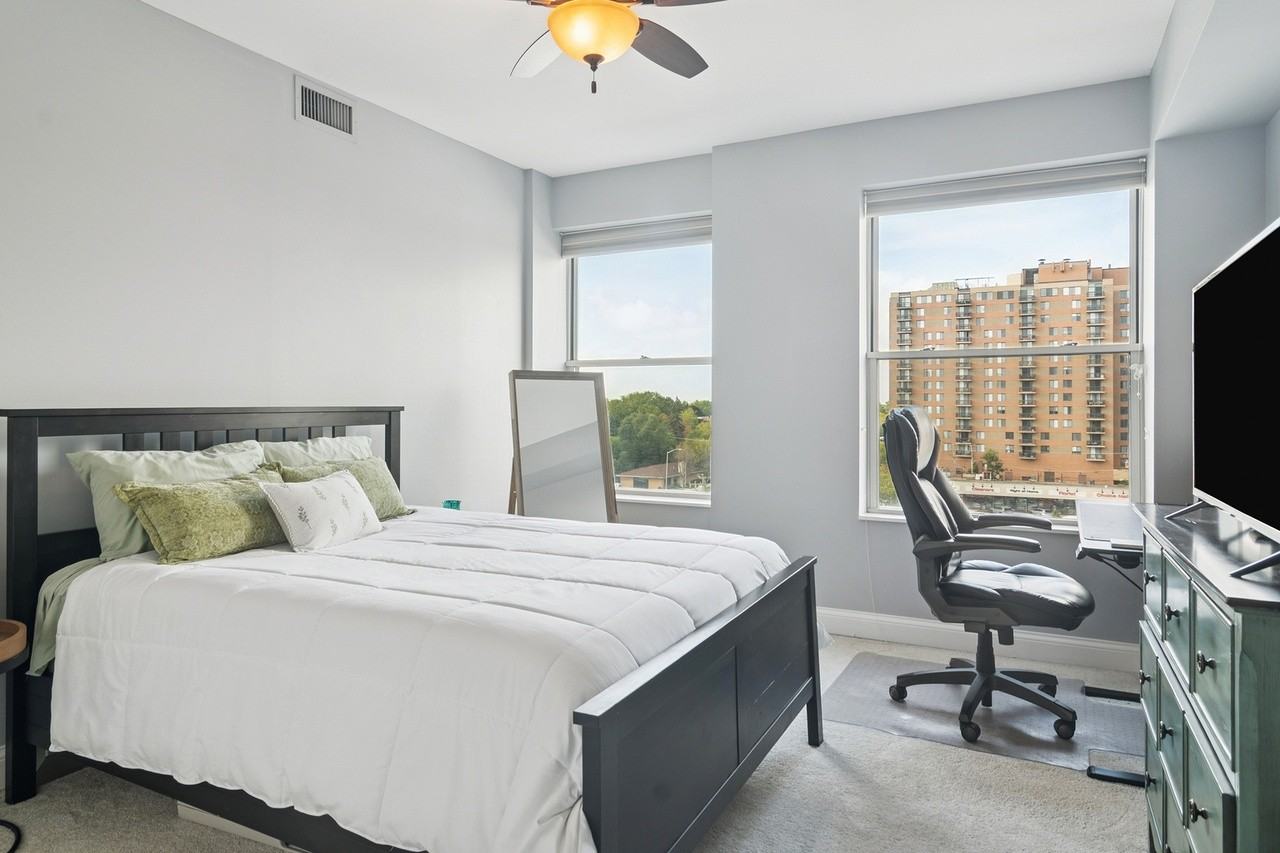 77 S Evergreen Ave - Photo 2 of 9