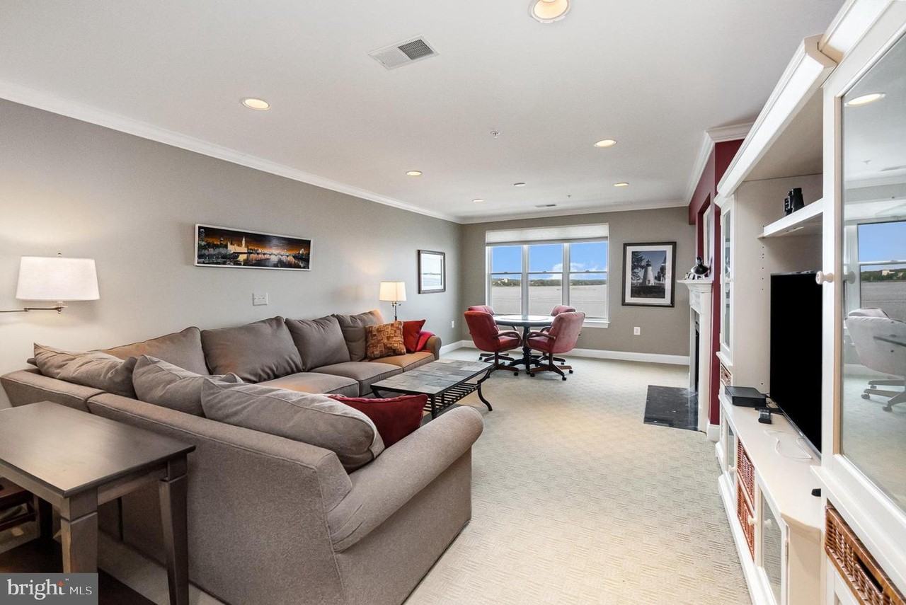 505 Concord St - Photo 2 of 6