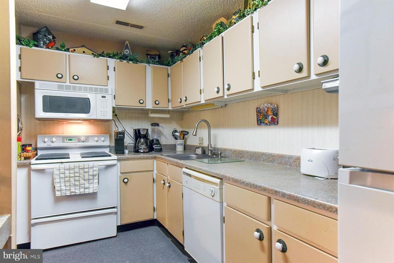 1631 Edgewood Pl - Photo 2 of 6