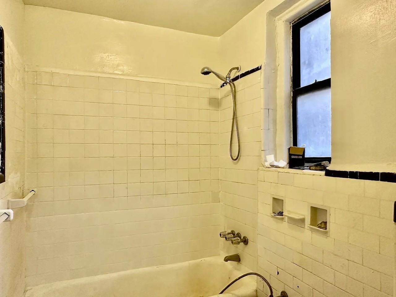 2121 Westbury Ct - Photo 7 of 8