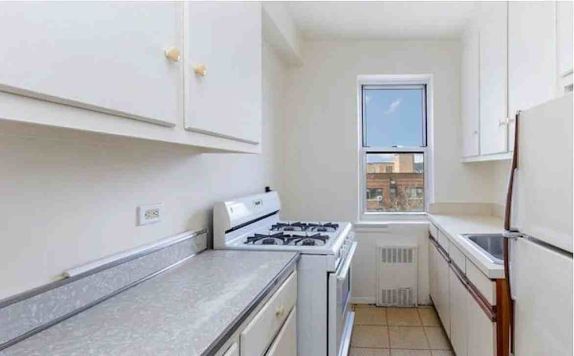 751 Saint Anns Ave - Photo 2 of 6