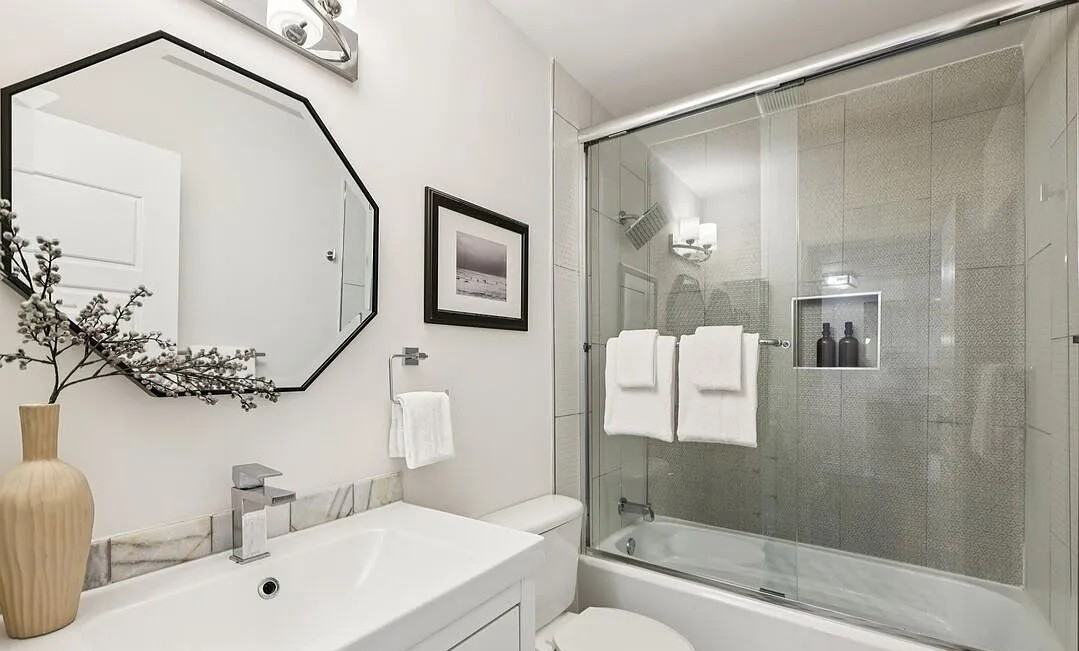 4242 Stansbury Ave - Photo 3 of 12