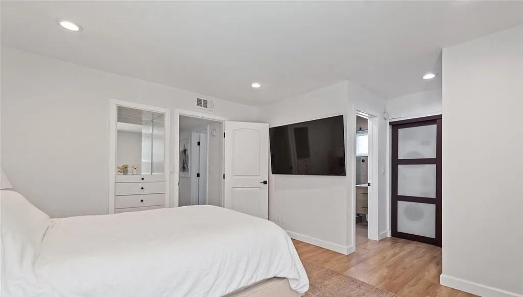 14414 Addison St - Photo 3 of 9