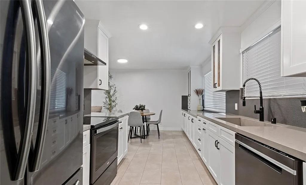 14414 Addison St - Photo 4 of 9