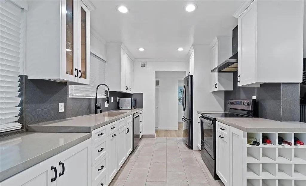 14414 Addison St - Photo 7 of 9