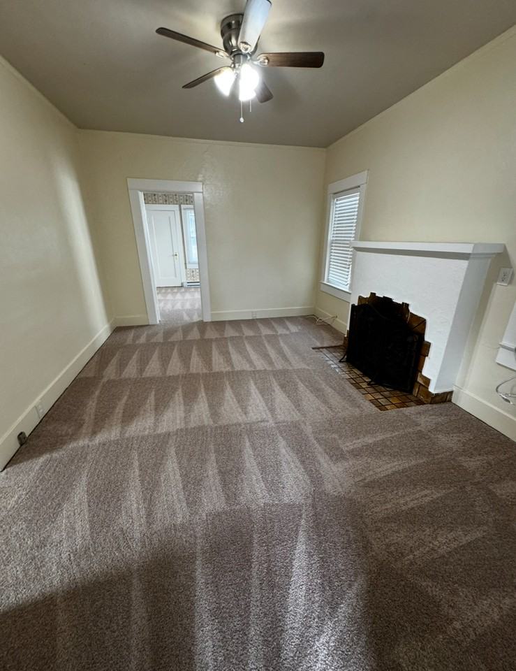 1061 N Pilgrim St - Photo 2 of 9