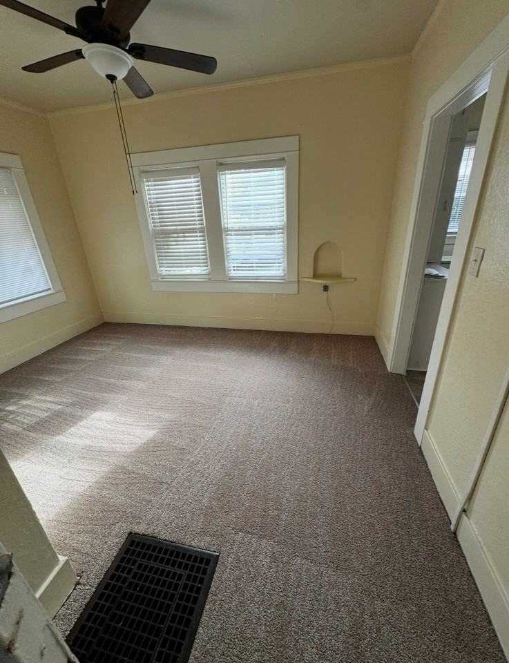 1061 N Pilgrim St - Photo 3 of 9