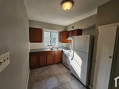 23 Beacon Ave - Photo 4 of 6