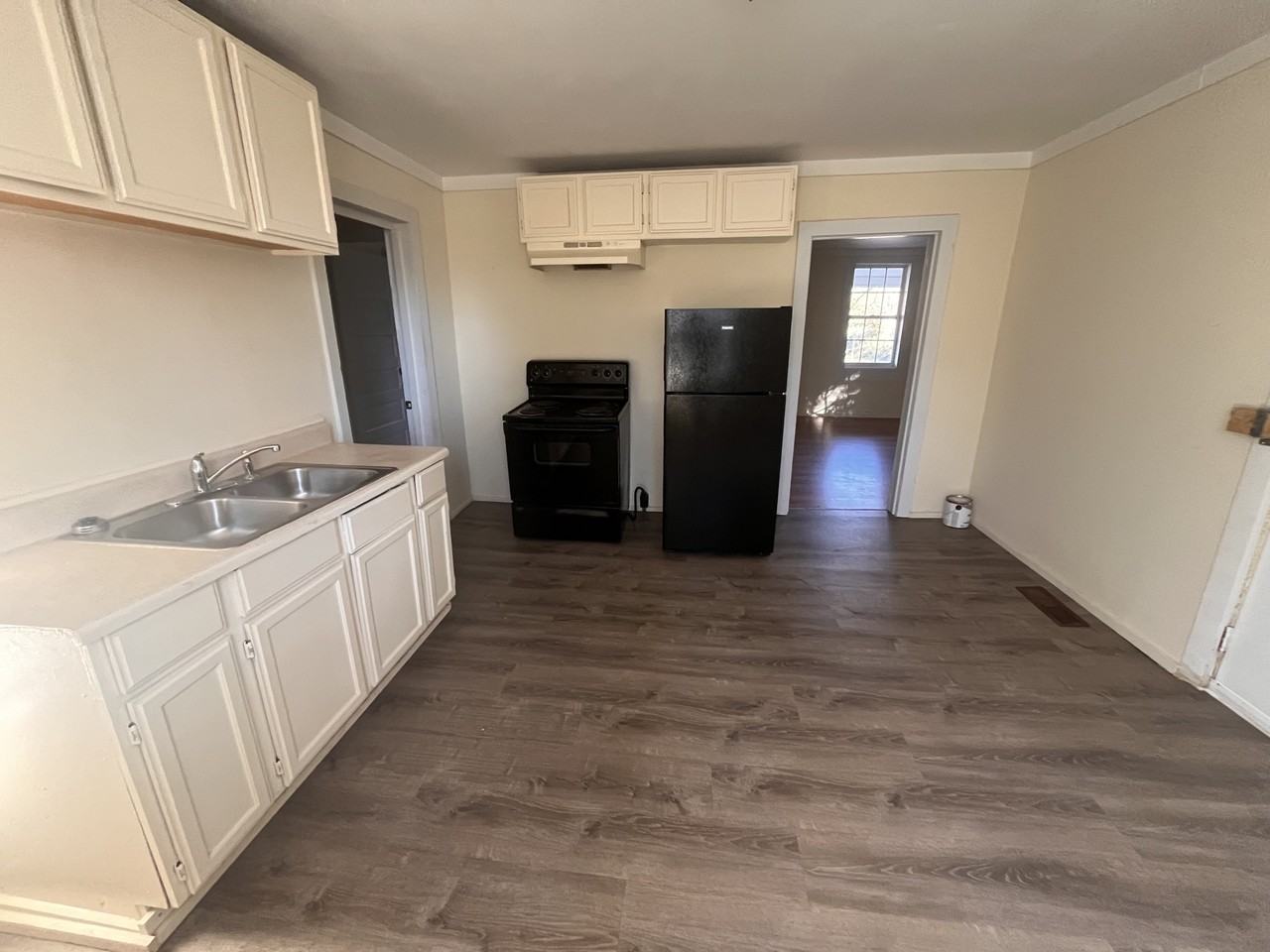 1202 Juniper St - Photo 3 of 15