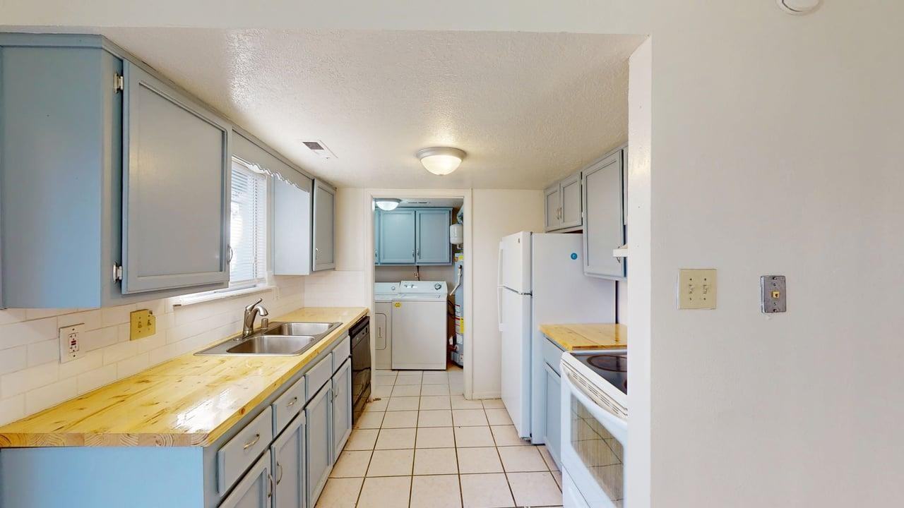 808 Ortiz Dr Se - Photo 6 of 38