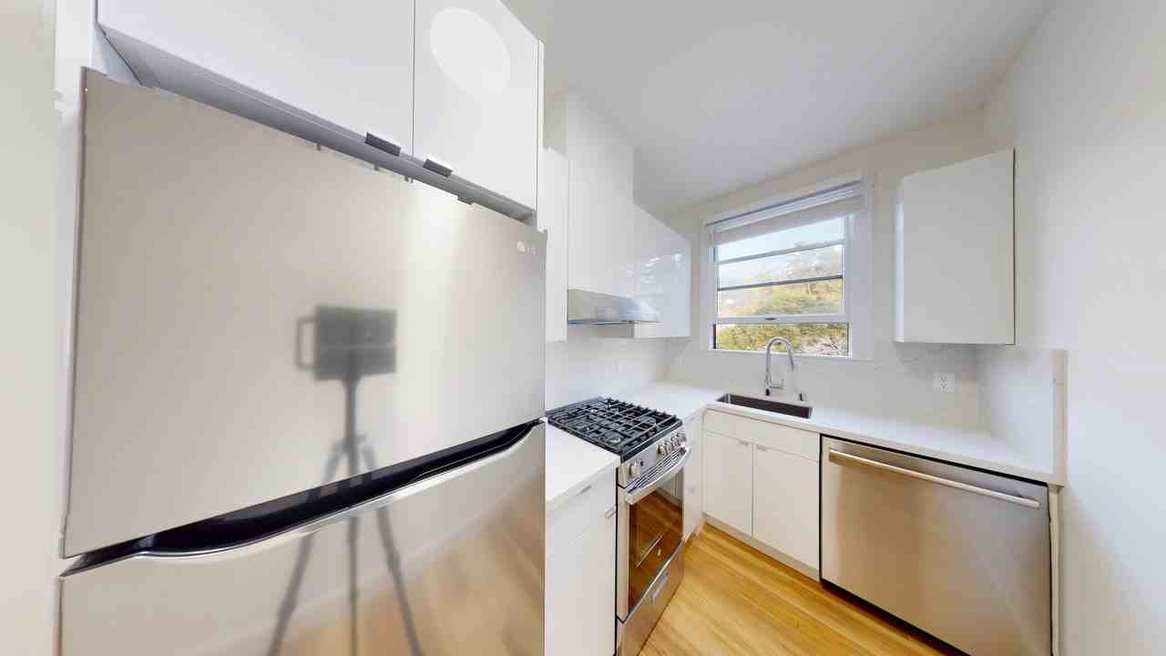 1729 Arch Street - Photo 7 of 35