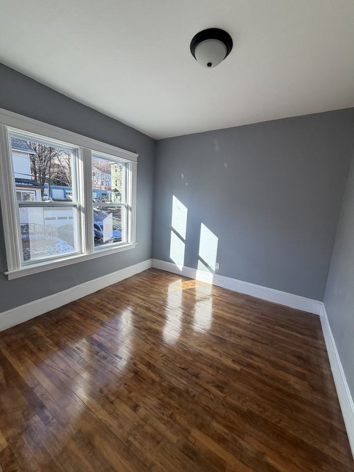 36 Stebbins St #2 - Photo 5 of 10