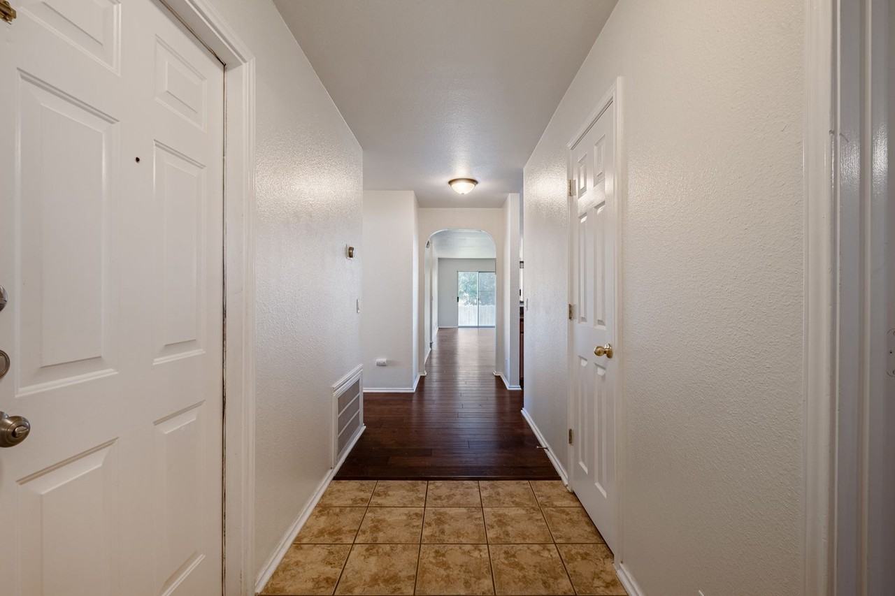 105 Pentire Way - Photo 4 of 26