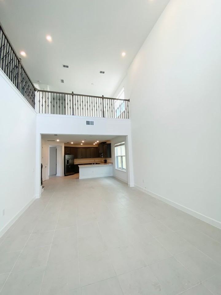 1402 Lone Feather Trl - Photo 3 of 40