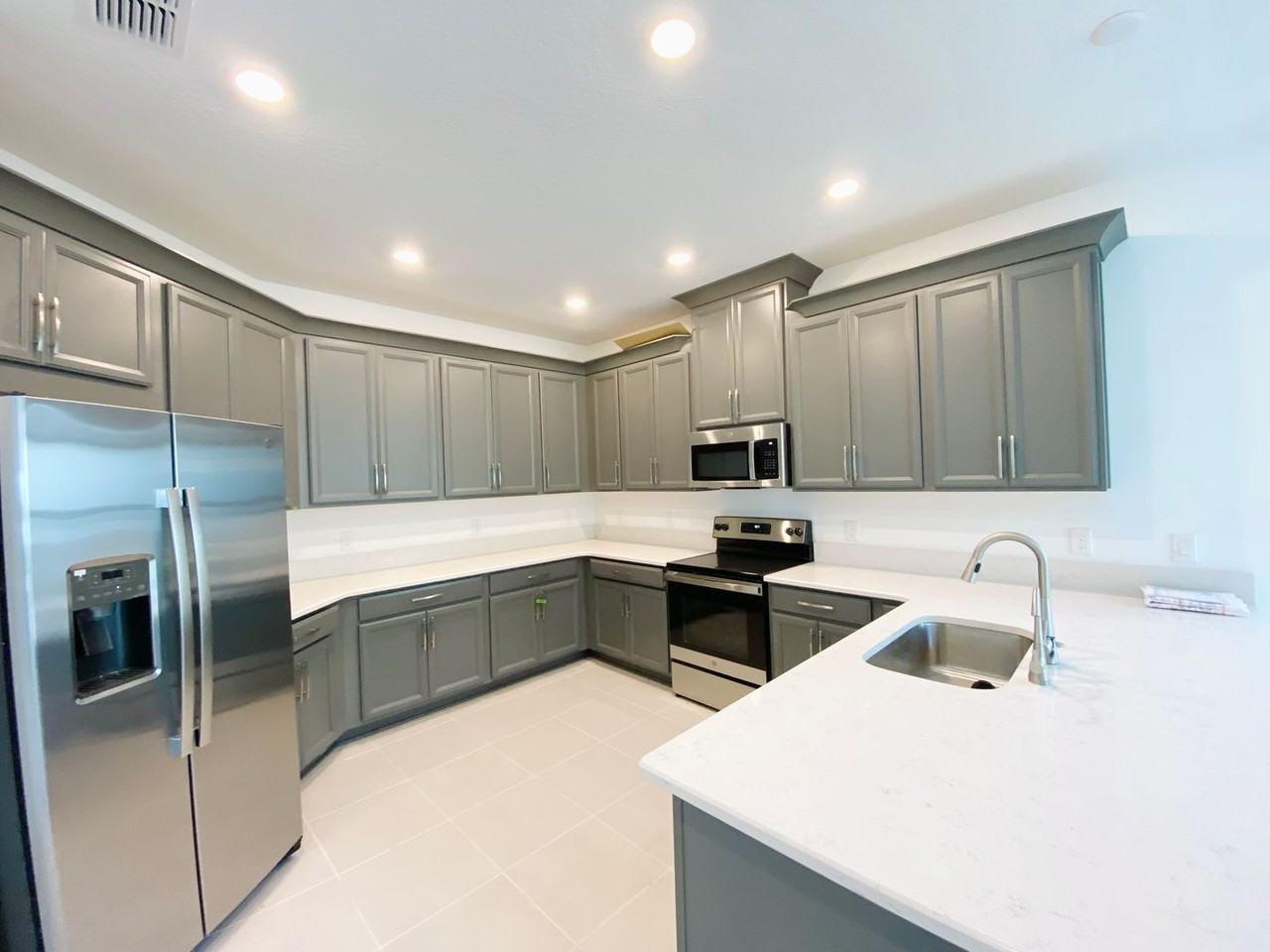 1402 Lone Feather Trl - Photo 7 of 40