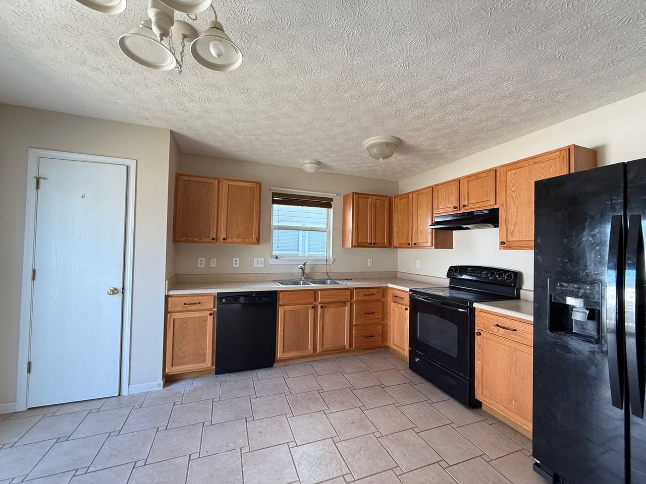 3102 Runyon Dr - Photo 4 of 14