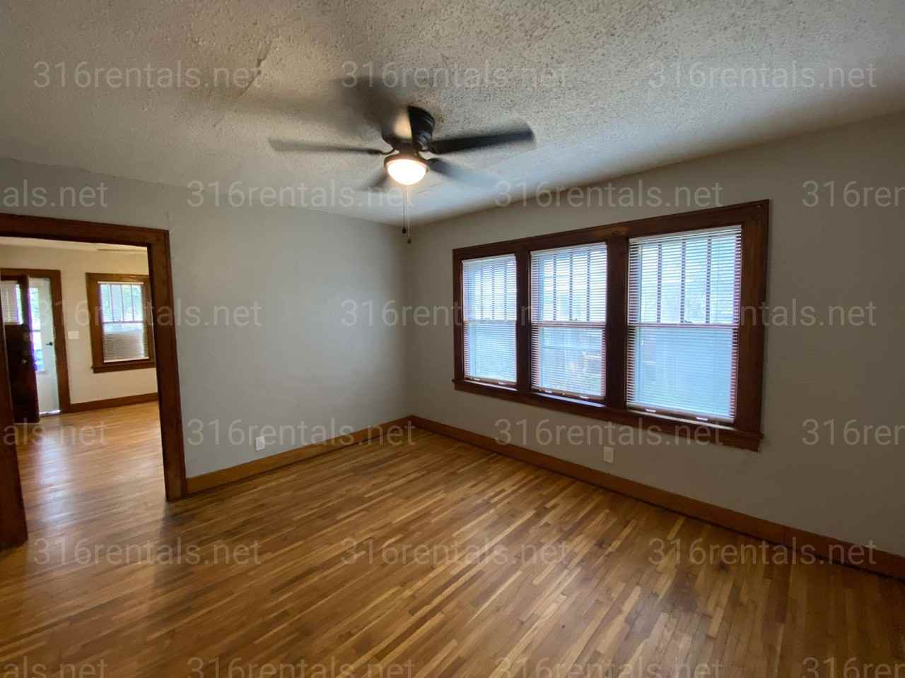 905 N Oliver Ave - Photo 3 of 13