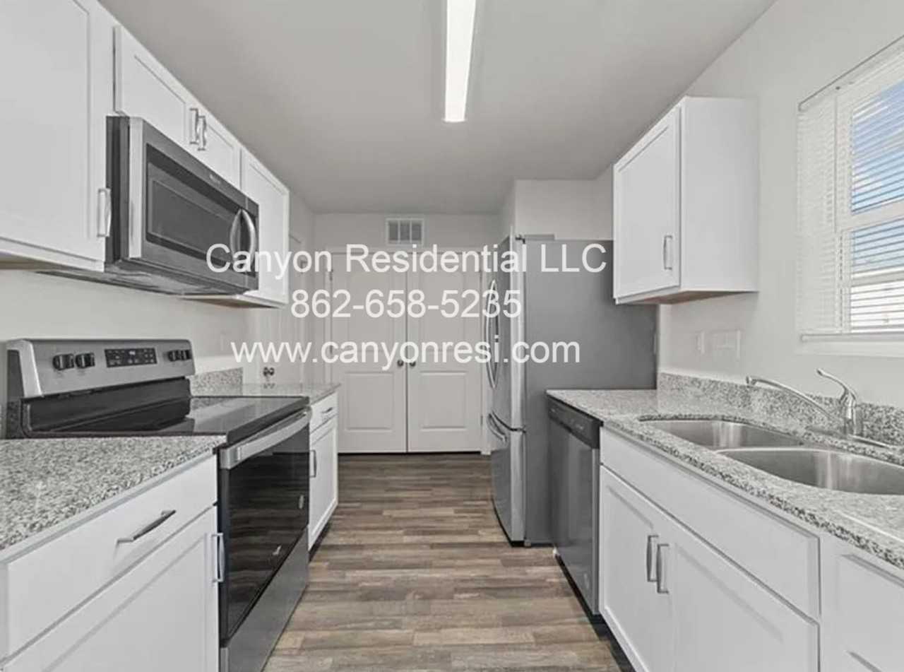 213 Pleasant Willow Pl - Photo 3 of 18