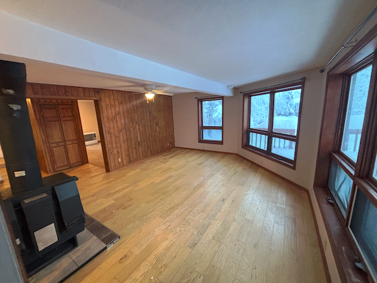 1032 Union Dr - Photo 3 of 11