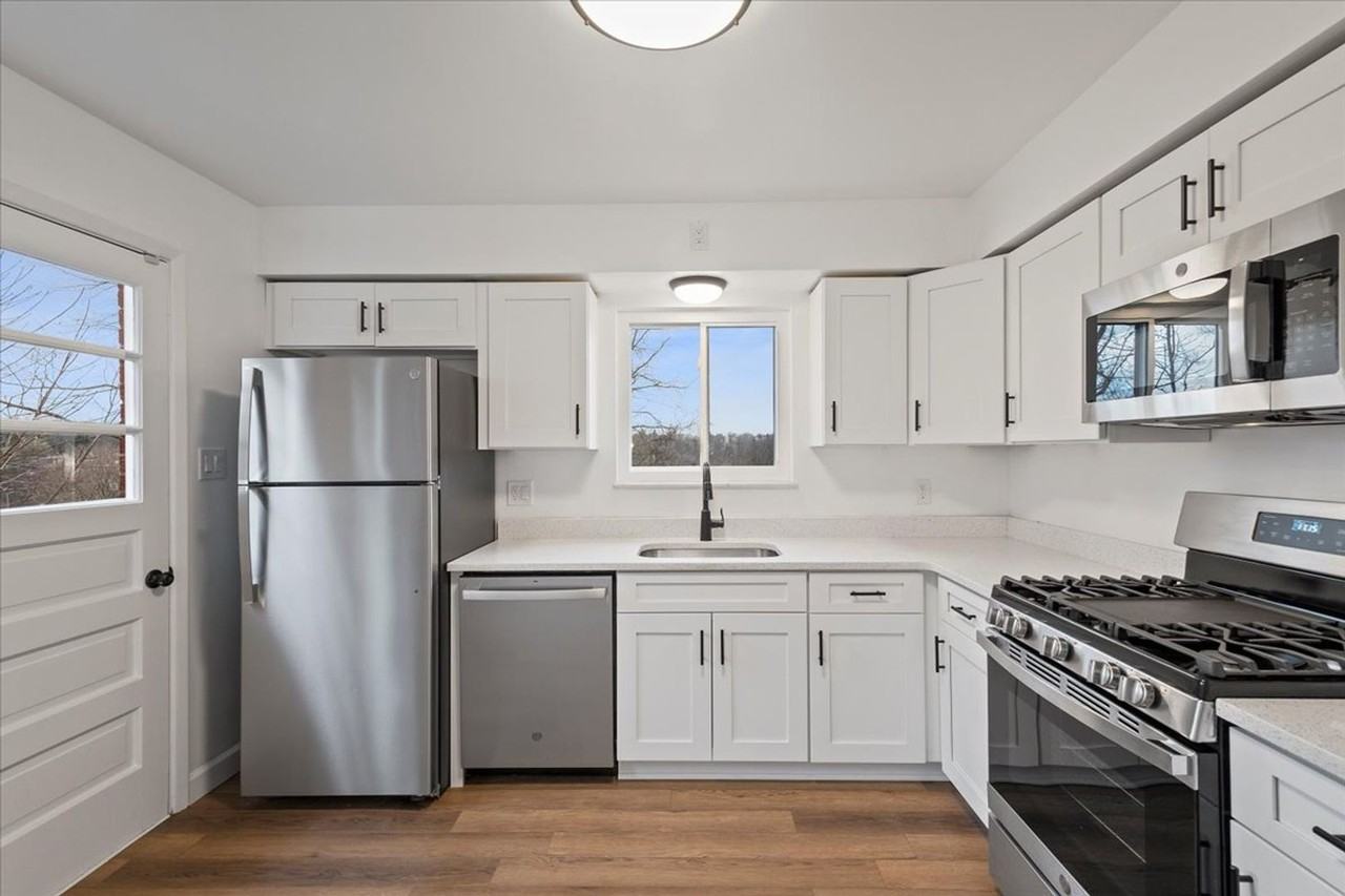 1303 Cloverdale St - Photo 2 of 43
