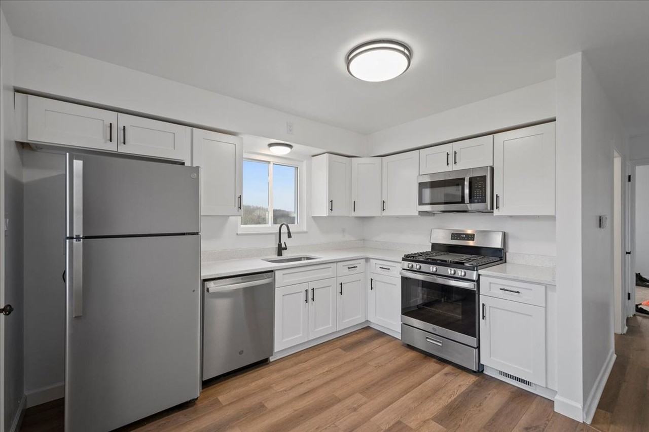 1303 Cloverdale St - Photo 3 of 43