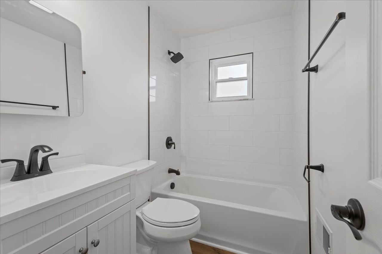 1303 Cloverdale St - Photo 7 of 43