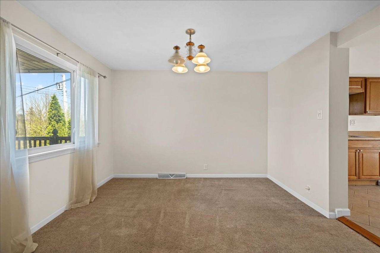 1339 Rutherford Ave - Photo 6 of 33