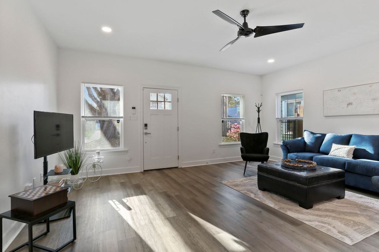 415 Bedford Dr - Photo 4 of 12